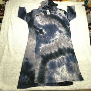 NWT Women’s Tie Dye Blue/Black 2X Knit Top